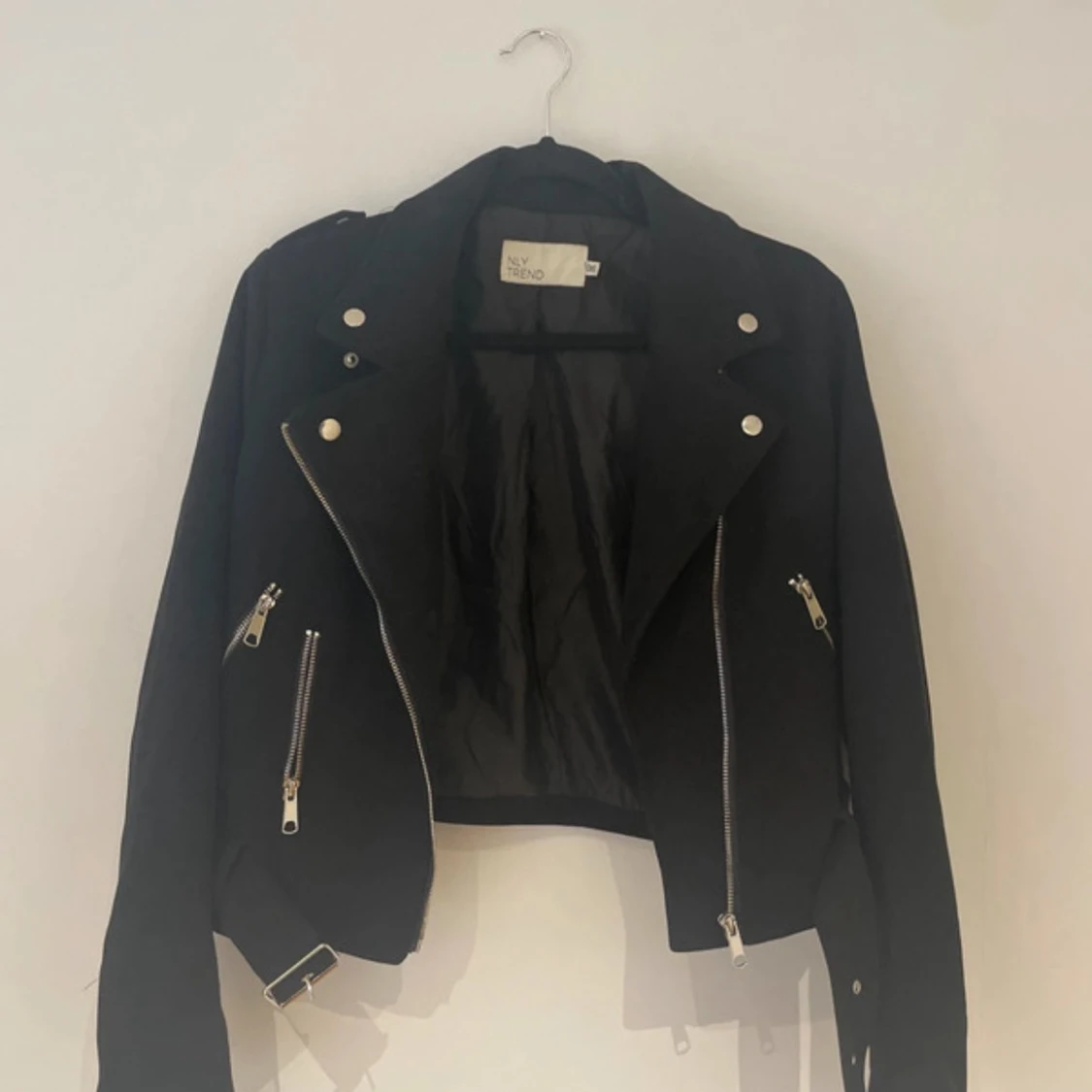 Svart mockajacka från NLY Trend