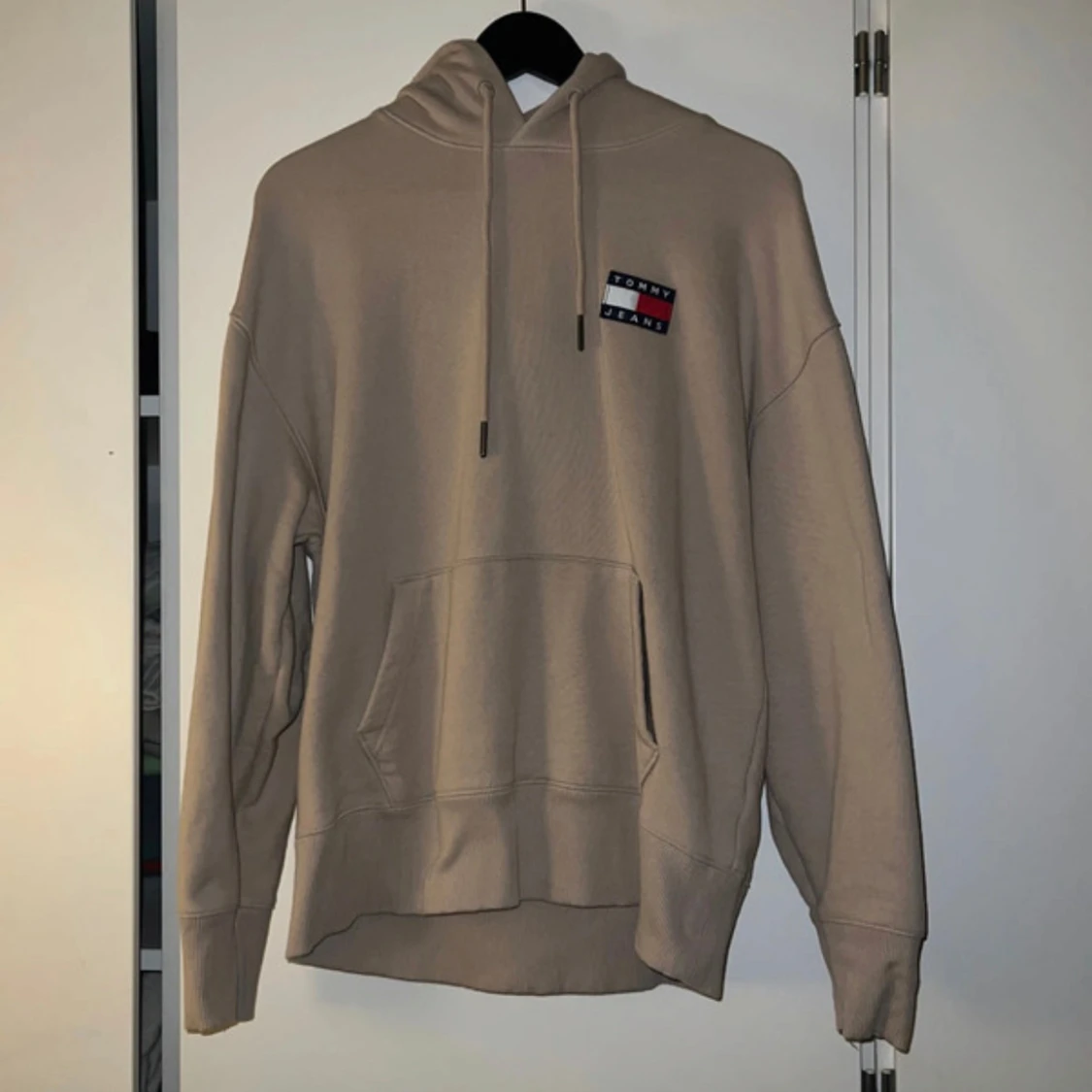 Beige hoodie från Tommy Hillfiger