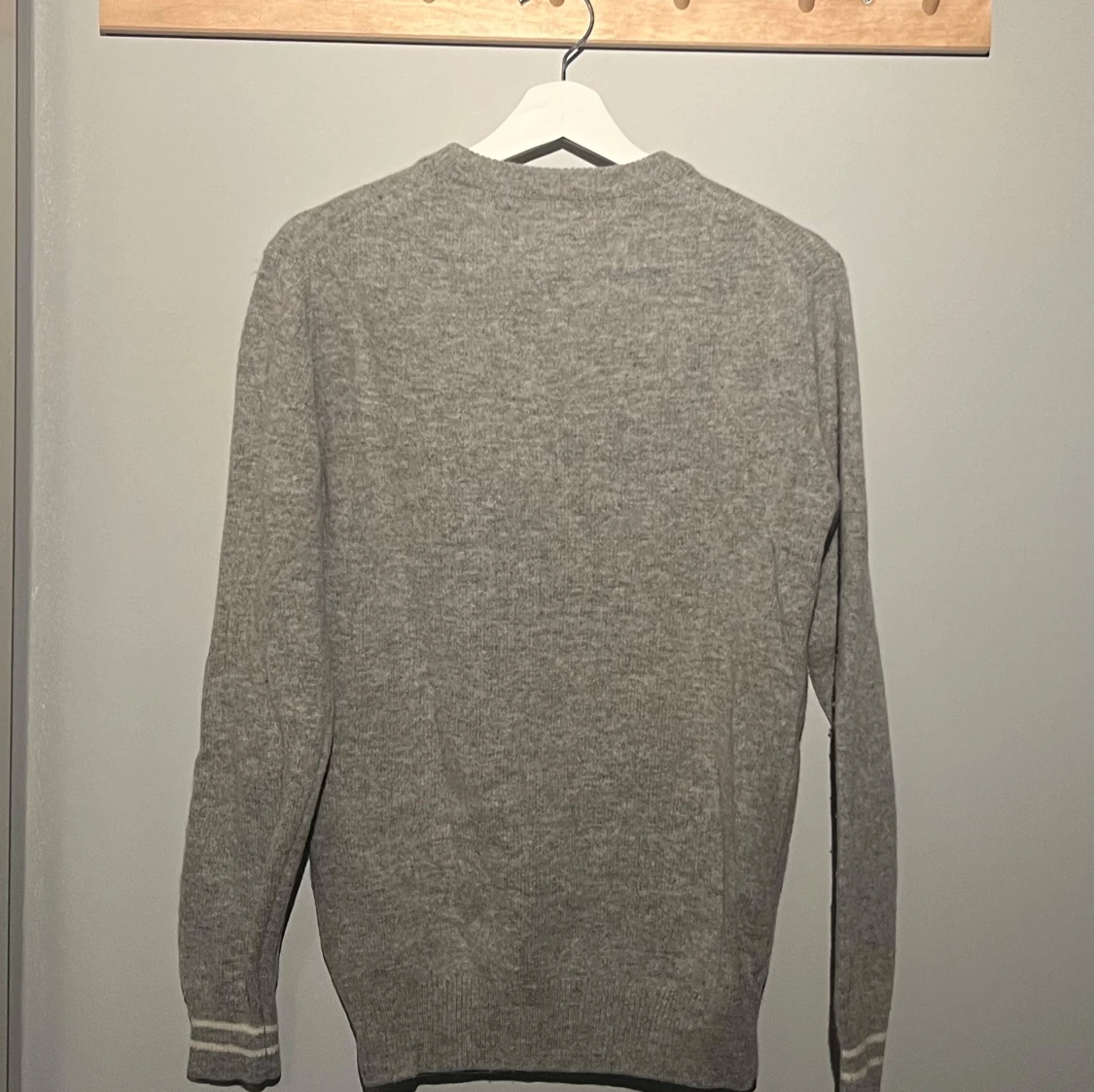 Grå stickad GANT tröja, 100% lammull - 90