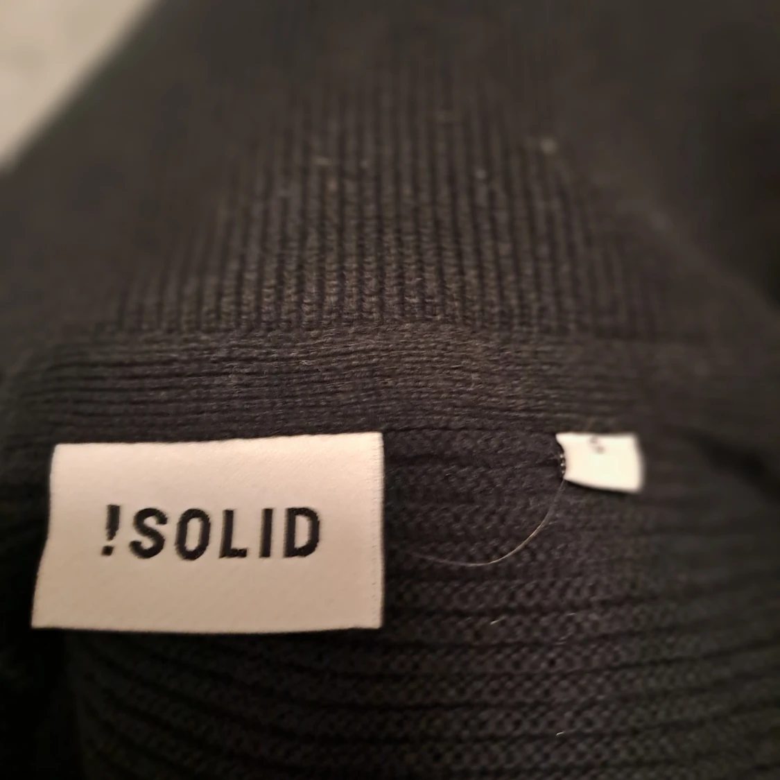 Svart stickad tröja från !Solid - 91