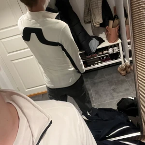 J Lindberg tröja - Sporttröja | J Lindberg | Storlek S modellen är 185 | passar 175-185 | nyskick | för mer info skriv privat