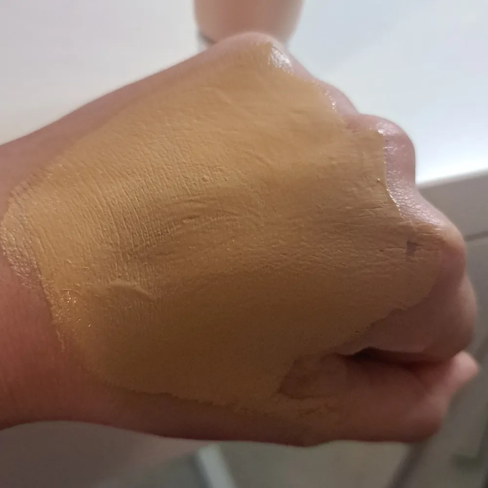 Säljer Note Cosmetique BB Cream i nyans 01. Denna BB Cream är en avancerad hudkorrigerare med SPF 15, perfekt för alla hudtyper. Innehåller vetekli-extrakt och citroflavonoider för att dölja ojämnheter utan att täppa till porerna. Dem är oöppnat. Jag köpte en till mig själv och det är den på min hand!! Säljer en, skriv om du vill ha två. . Skönhet.