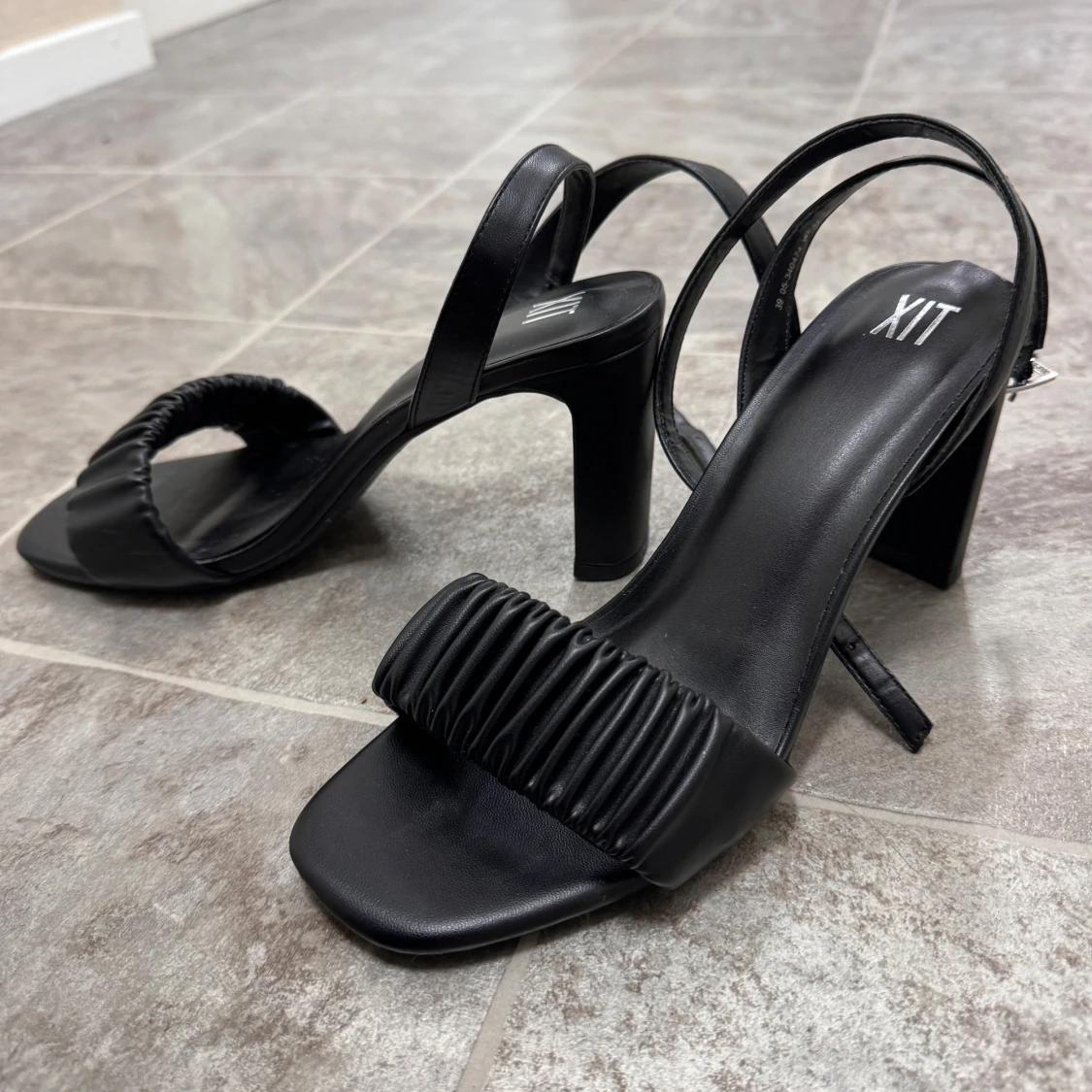 Svarta klackskor från LTX