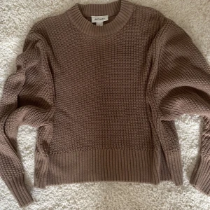 Stickad tröja - Sparsamt använd! Perfekt nu till hösten💗