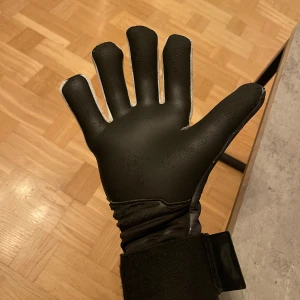 måövaktshandskar - handskar använda billigt