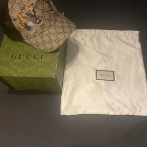 Gucci tiger keps - Säljer denna feta Gucci tiger keps, skick 9/10, storlek L Bara höra av sig för fler bilder eller frågor😀 