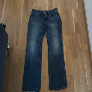 Jeans från strandinavius strl 32 köpta i Frankrike säljer ersomatt dem är för små. Använt en gång. Pris kan diskuteras💕