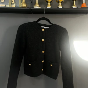 Zara kofta - Super fin zara kofta, endast anständig 1 gång därav superbra skick.