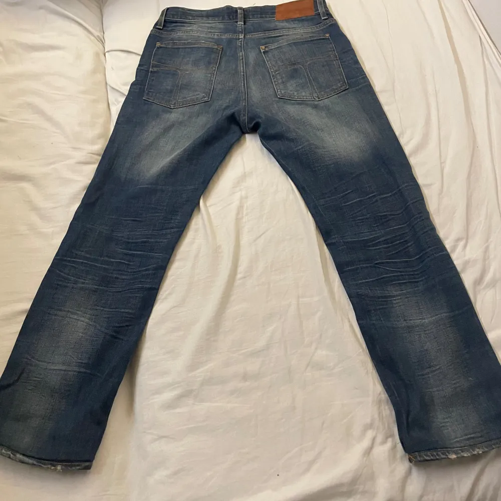 Tiger of sweden jeans lite tajt i midjan  Bra skick säljer för dom är lite för stora för min stil        . Jeans & Byxor.