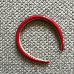 Rött diadem - Sötaste röda diademet som är aldrig använt!!