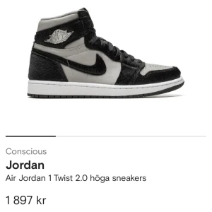 Jordan 1 skor - Har ett par sånna här Jordan 1s. Dom är använda några gånger, kommer tvättas innan jag skickar dom. Har bilder på mina egna skor vid seriöst intresse. Strl 38. Finns att hämta i centrala Stockholm eller fraktas. 