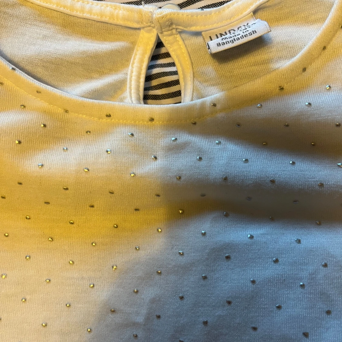 Vit topp med prickar från Lindex - 90