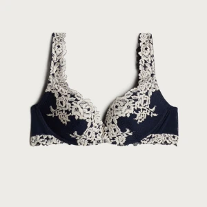 Intimissimi bh - Säljer för den är för stor, kan byta mot mindre storlek. Ny skick, säljer billigt. Skriv om du är intresserad💘 (Tryck inte på ”köp nu”)💘