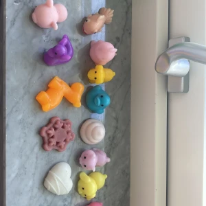 Mochis! - Massor med mochis/ Fidgettoys många är slitna på undersidan (se de två sista bilderna) därför det låga priset