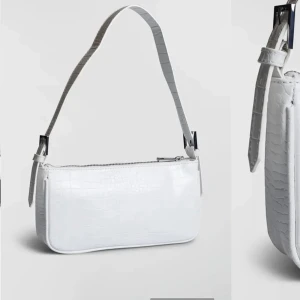 Handväska - Köparen står för frakt!! Hej jag säljer en jättefin handväska i mycket bra skick från Gina tricot och använd bara ett fåtal gånger. Köpt för 300kr😋