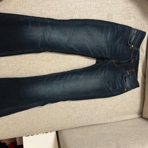 Weekday jeans - Säljer mina weekday jeans dom är superfina men passar inte mig skriv för mer bilde💗