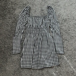 Klänning - Klänning, använd fåtal gånger