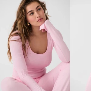 Gina tröja💓 - Säljer den Här är jättesnygga tröjan från Gina i storleken xs. Köpt för 200 ❤️