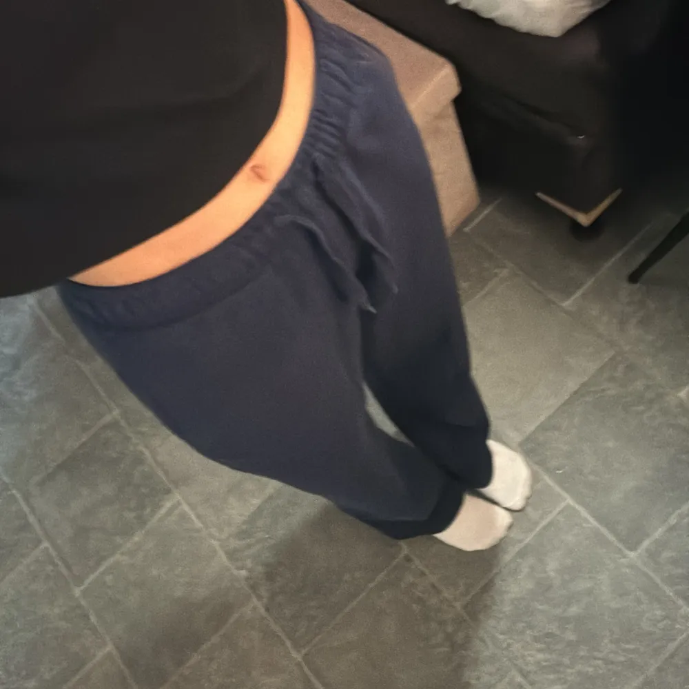 Säljer dessa då jag använt dom kankse 5 gånger. Köptes för 299:- Dom är i storlek xxs och är bra i längden. Jag är 1,60cm. Jeans & Byxor.