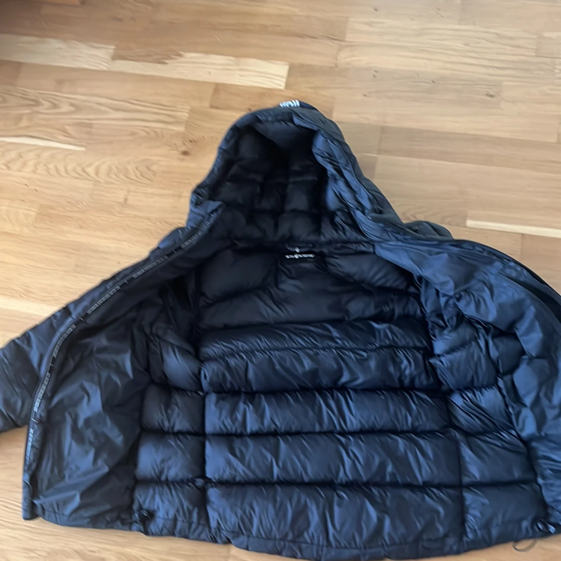 Svart dunjacka från Sail Racing - 91