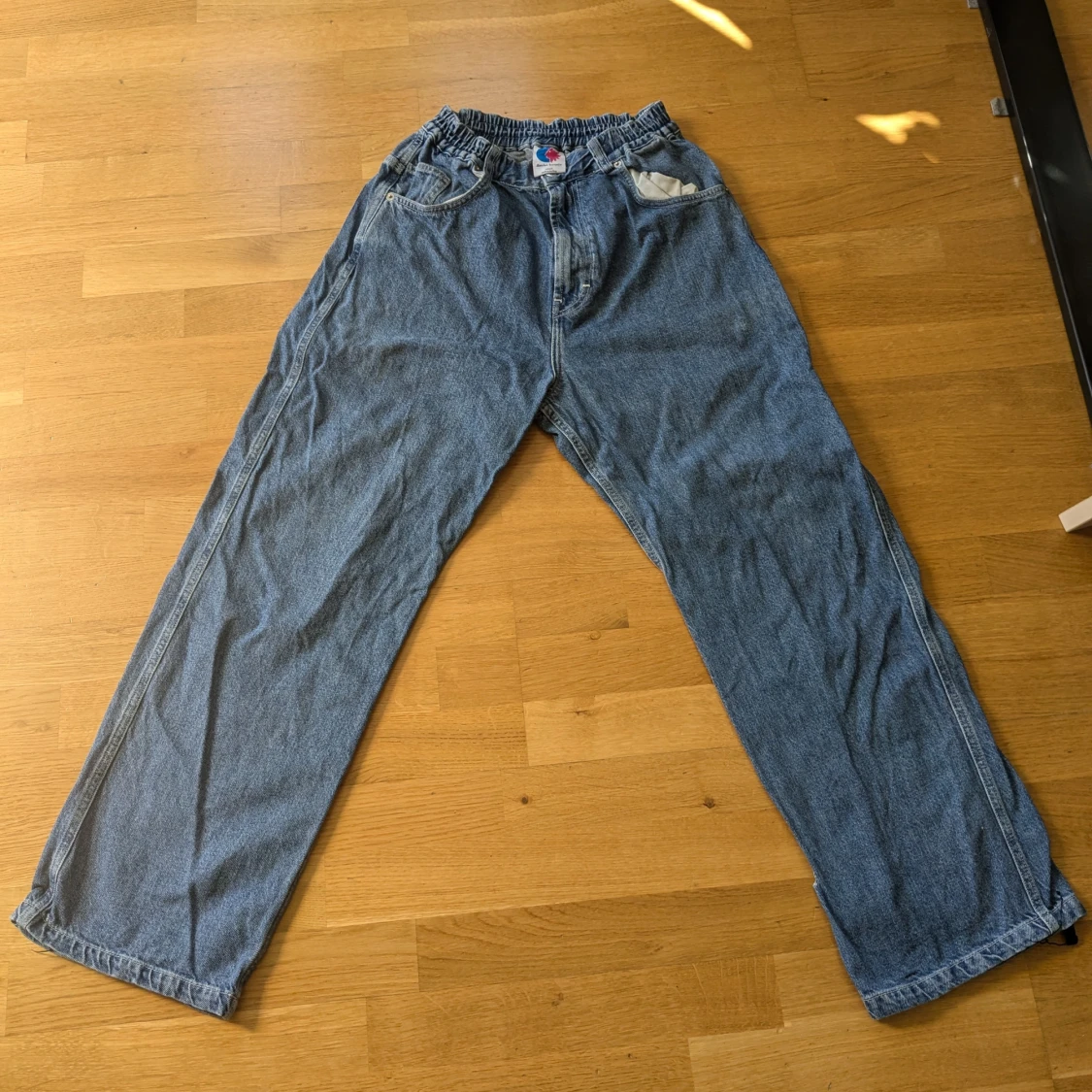 Blå baggy jeans