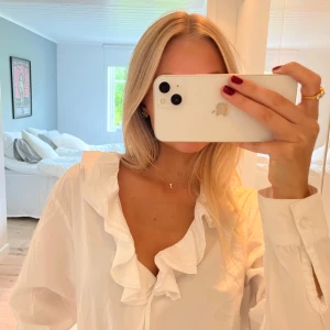 Skjorta/blus  - Söt skjorta/blus med volang❣️