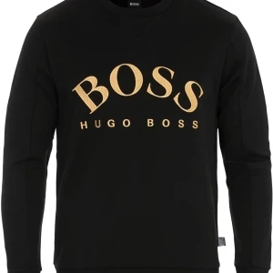 Hugo boss tröja - Jag säljer min Hugo boss tröja i storlek S för endast 399kr, fraktar runt hela Stockholm, det är fräsch och är i nyskick. 