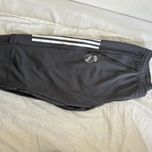 Real Madrid byxor - Bra skick, långa träningsbyxor