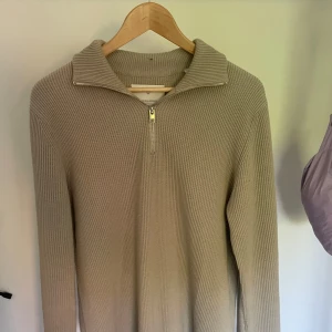 Jack & jones zip hoodie - Bra skick, knappt använd, storlek L  