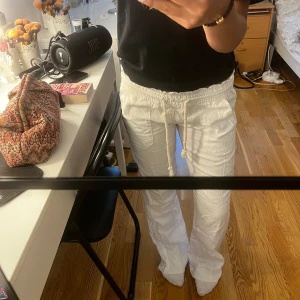 Roxy linnebyxor - Linnebyxor från Roxy i storlek xs super bra skick och oftast slutsålda💗 har tagit ner kanten så de blivit längre  Nypris 600