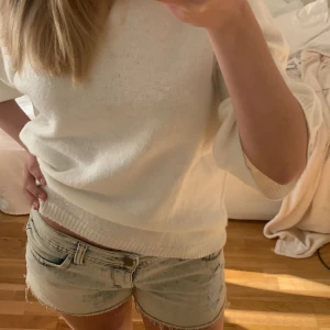 Lågmidjade shorts  - Fina shorts i storlek M men passar mig bra som brukar ha s i storlek