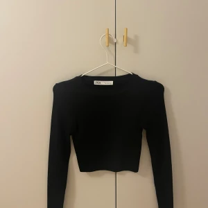 Tight Tröja Zara - Svart Tight tröja ifrån Zara!! Superfin💖💖💖