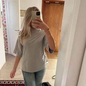 Grå t-shirt - Grå t-shirt från zara