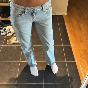 Lågmidjade jeans - Så fina jeans som tyvärr är får små på mig. I nyskick 🥰🥰