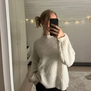 Vit stickad tröja  - Vit stickad tröja i storlek m🤍