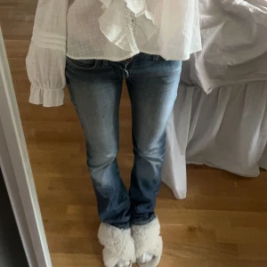 Lågmidjade botcut jeasn - Köpt på plick, säljer pga passa ej längre