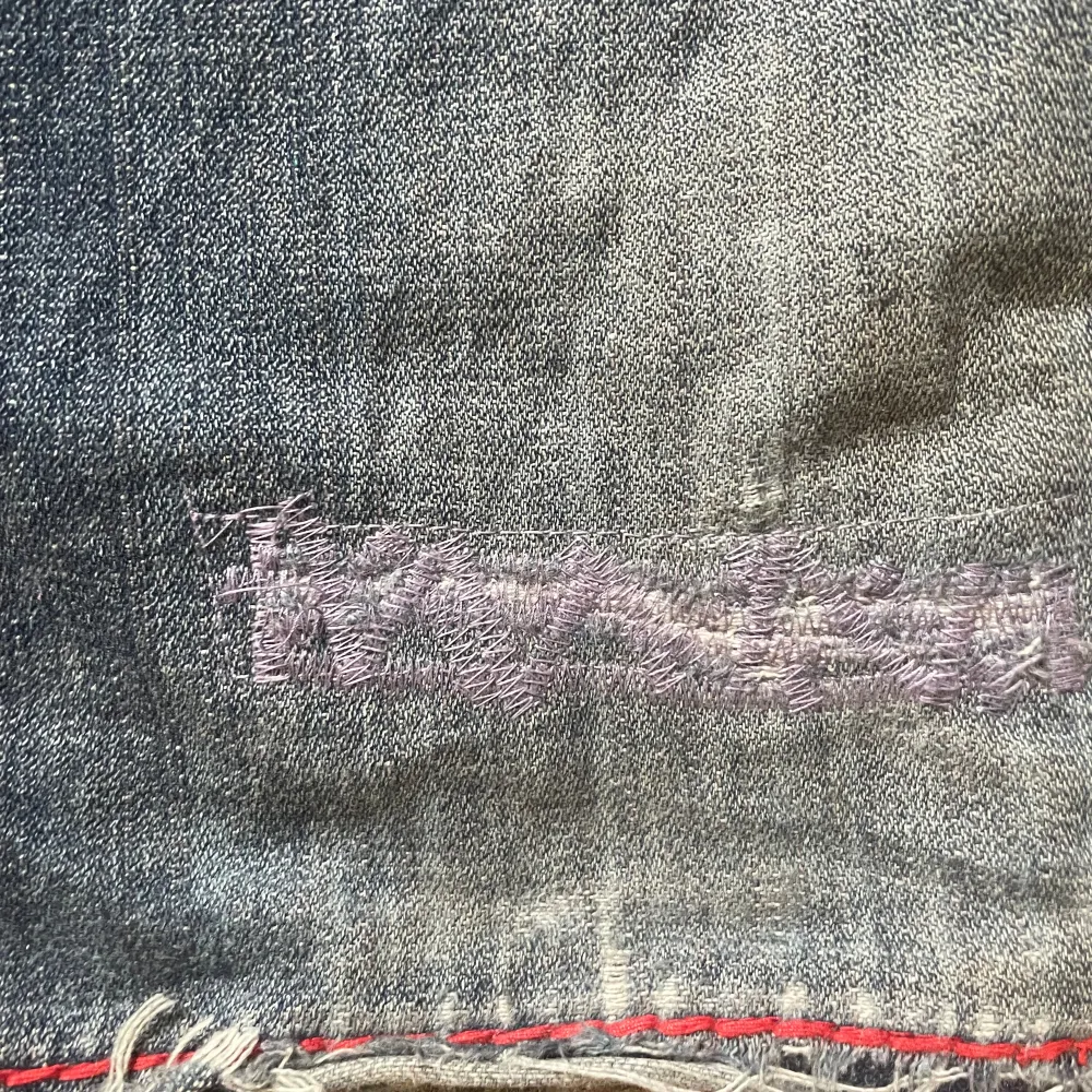 ‼️Skicka bud för enkel affär‼️   Äkta true religon jeans i Section Billy Super T stitching🙏🙏 Hella Baggy W42. Skicka DM för mått. En halv knapp har fallit av och det är sytt på några ställen fast det syns knappt.  Sedda på Chief keef och Sematary . Jeans & Byxor.