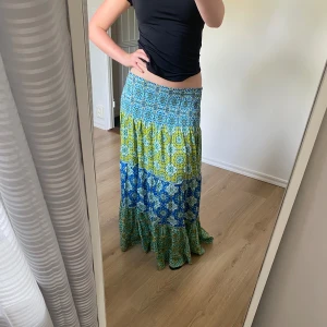 Långkjol - Toppenskick! Stretchig i midjan!