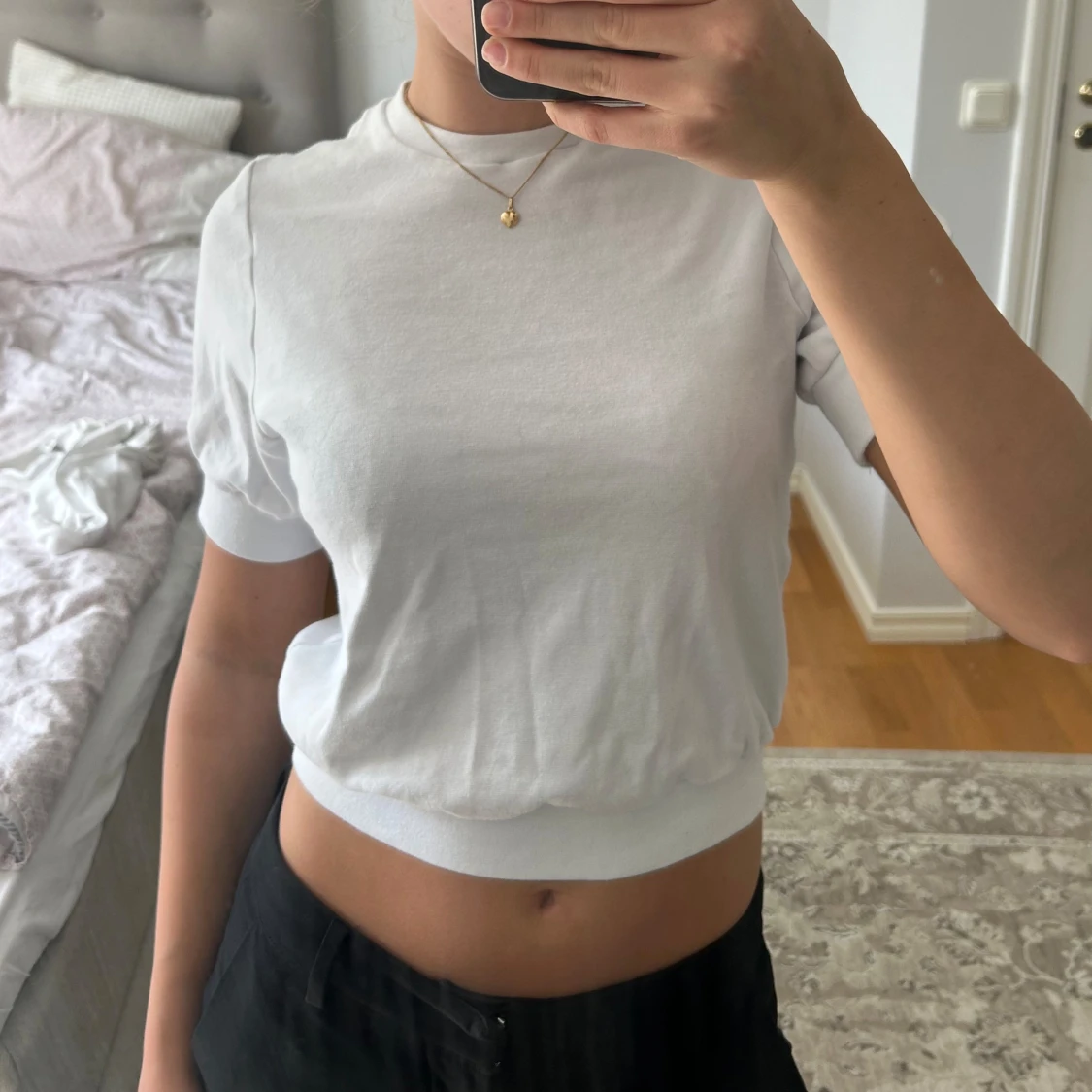 Finstickad vit t shirt