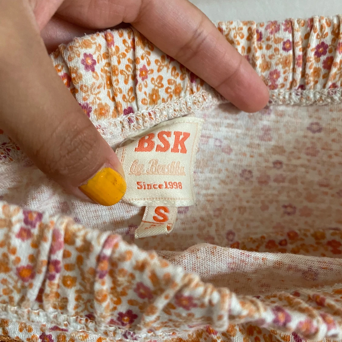 Blommig axelbandslös klänning från BSK - 92