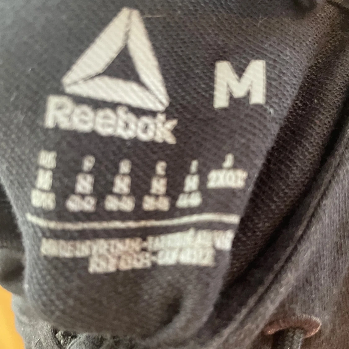 Svart huvtröja från Reebok med UFC-logga - 92