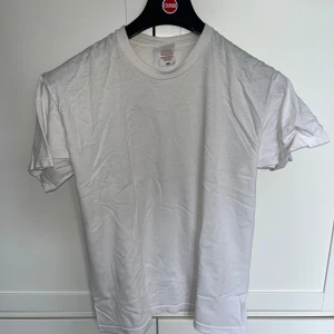 3 vanliga tröhor - Säljer 3 st T-shirts, inga skador eller märken