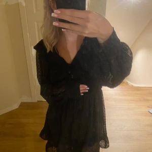 Klänning  - Fina detaljer