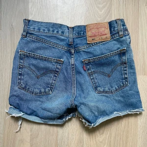 Levis shorts - Strl XS (W26). Knappt använda. 