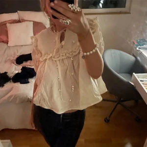 Topp zara - Jättefin tröja från zara. Aldrig använd därav bra skick. Lånade bilder