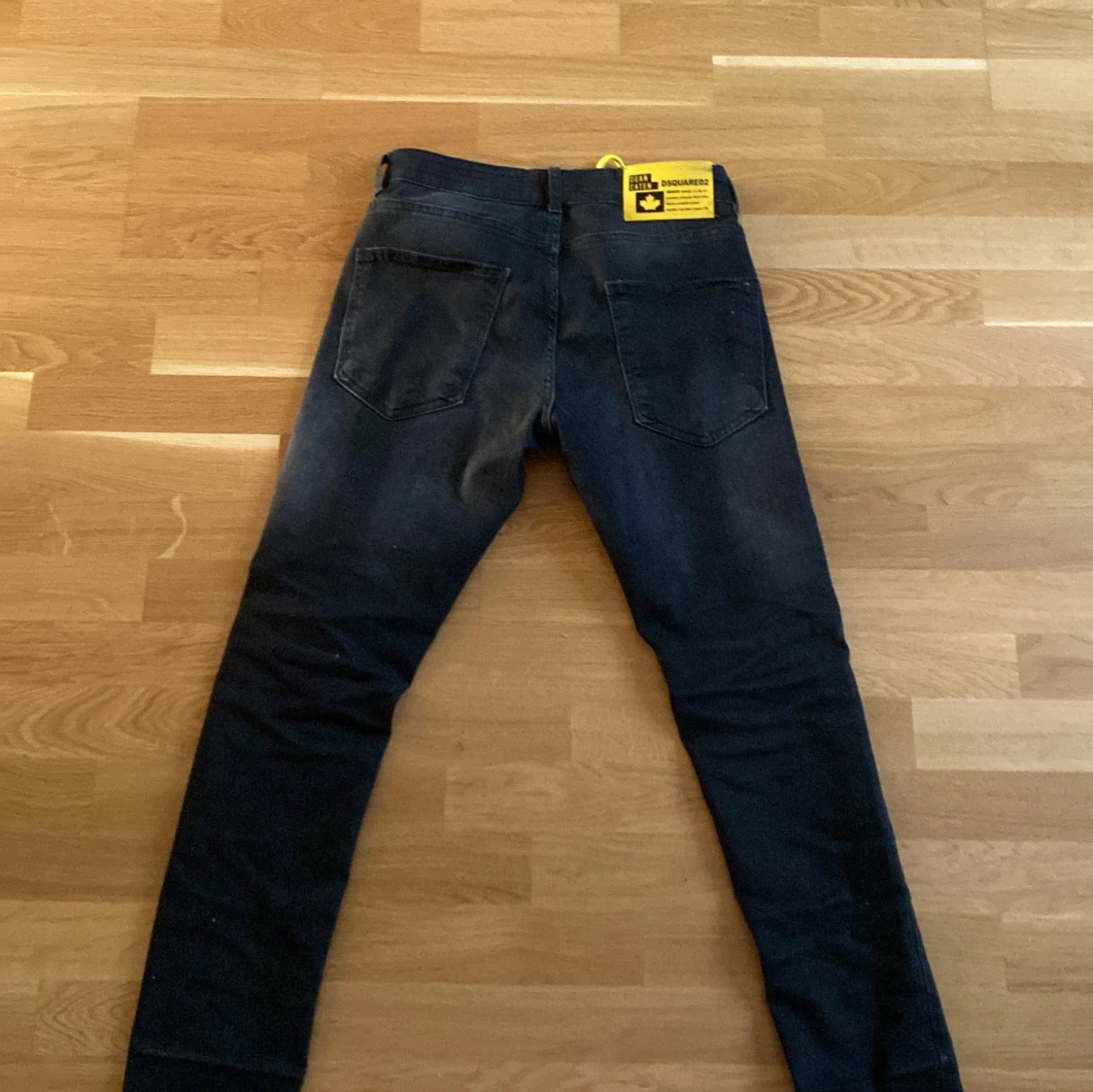 Säljer mina DSQUARED2  - 90