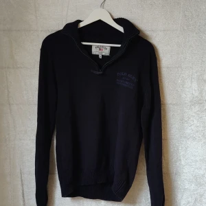 Tröja  - Snygg herrtröja säljes i använt, men fint skick 