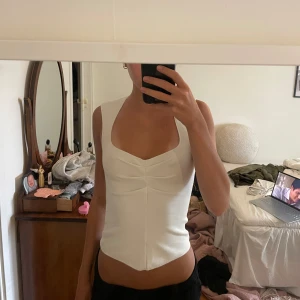 Zara topp - Topp från zara, endast använd en gång. Storlek S