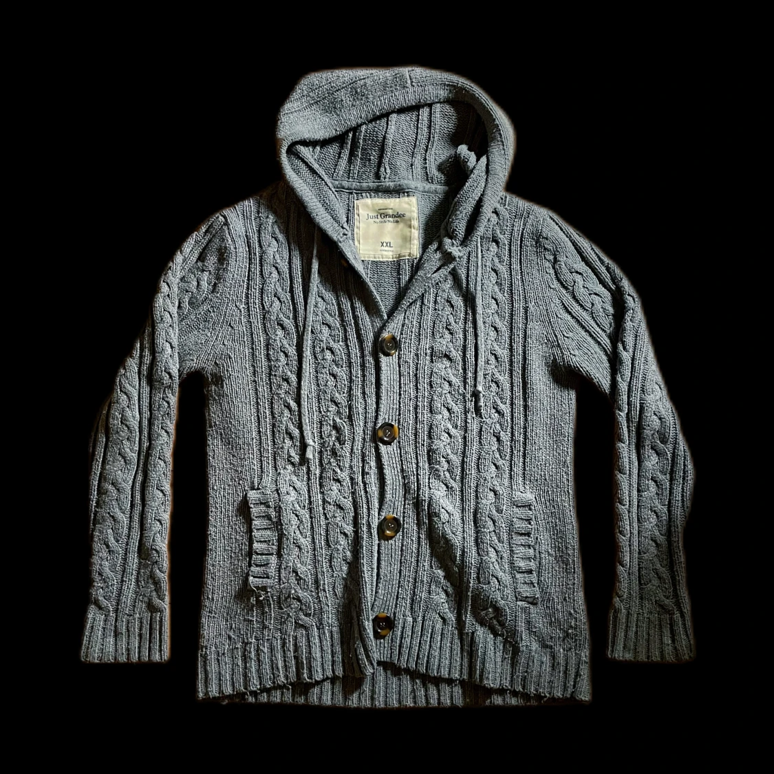 Stickad kofta med luva