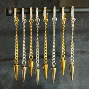 Örhängen  - Dessa örhängen säljes för 159kr/paret, man väljer om man vill köpa silver/guld😊